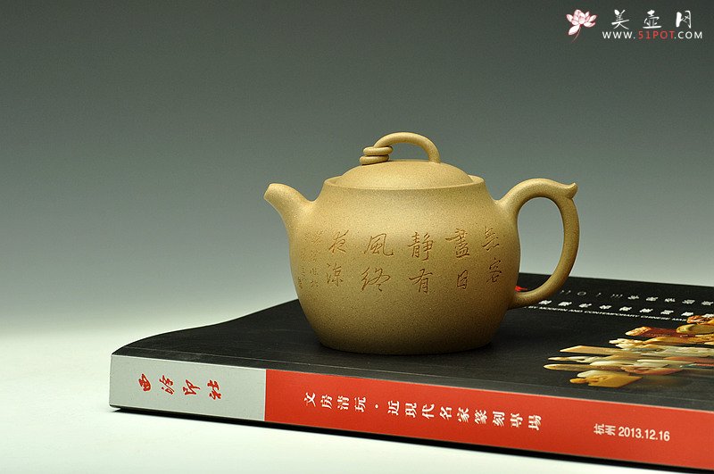 紫砂壶图片：文气作品  线条含蓄流畅 全手虚极 - 宜兴紫砂壶网