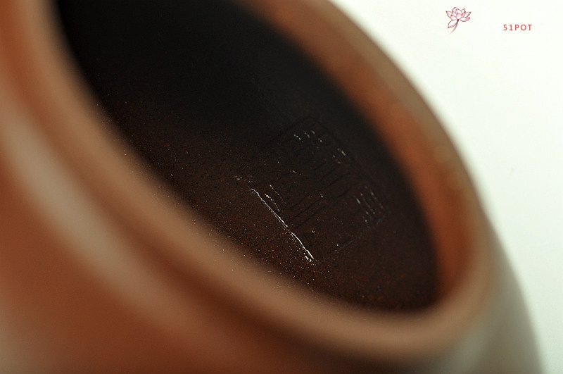 紫砂壶图片：传统实用 做工精致 极品陈腐老紫泥 全手高帽壶 - 宜兴紫砂壶网