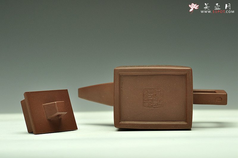 紫砂壶图片：刚正挺拔 金石古韵 文雅耐品~ 全手砖方 - 宜兴紫砂壶网