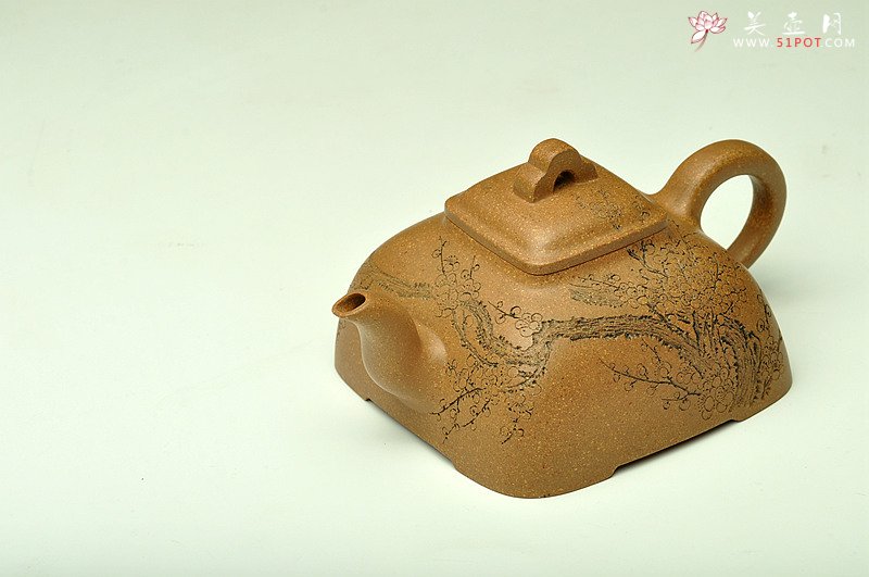 紫砂壶图片：老味纵横 2014全手工大赛一等奖袁德波装饰 全手孤棱 通转梅花 - 宜兴紫砂壶网