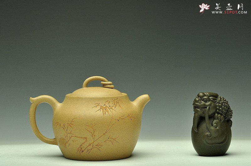 紫砂壶图片：文气作品  线条含蓄流畅 全手虚极 - 宜兴紫砂壶网