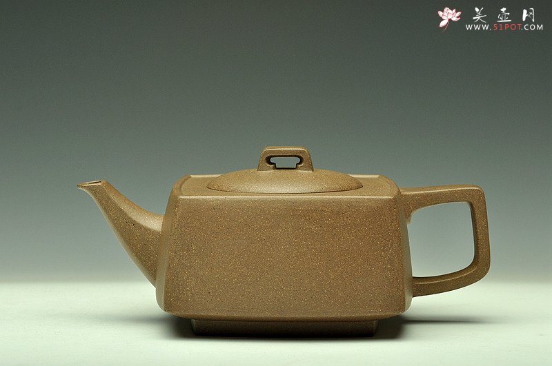 紫砂壶图片：方圆之精妙 优质青段 挺拔刚正 全手精工砂四方 经典代表作 - 宜兴紫砂壶网