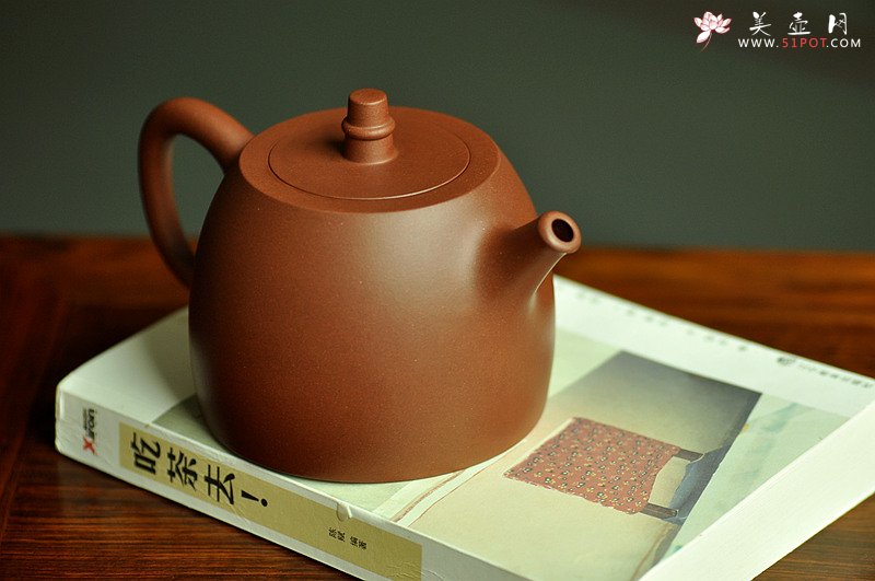 紫砂壶图片：顾氏遗风 精品代表作 全手大品汉铎 挺拔俊美 夏日畅饮~ - 宜兴紫砂壶网