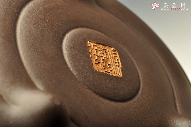 紫砂壶图片：花货实力派孙伟强作品  徐汉棠风格之福寿延年 灵芝壶 雄厚蕴古 - 宜兴紫砂壶网