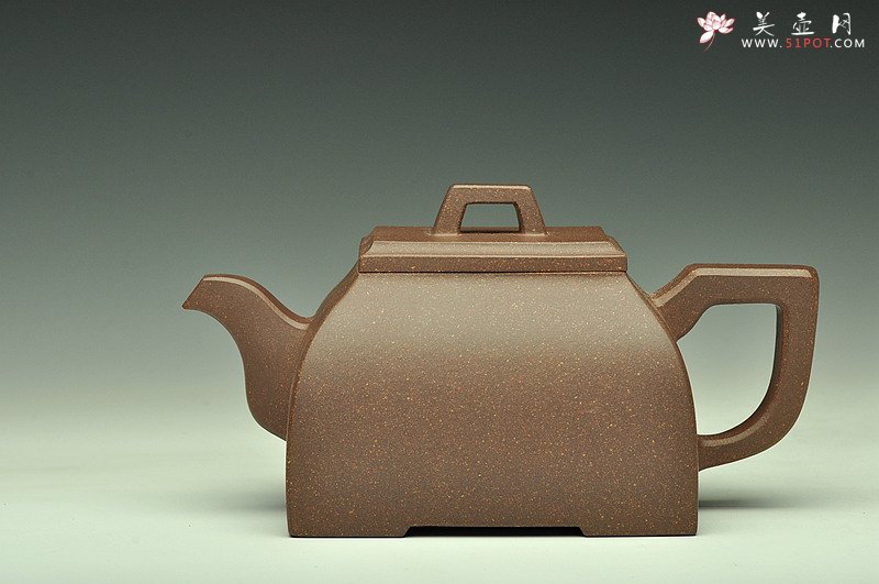 紫砂壶图片：厚重大气  全手琮鼎四方 - 宜兴紫砂壶网