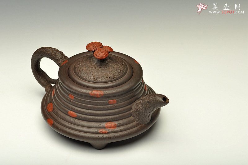 紫砂壶图片：花货实力派孙伟强作品  徐汉棠风格之福寿延年 灵芝壶 雄厚蕴古 - 宜兴紫砂壶网