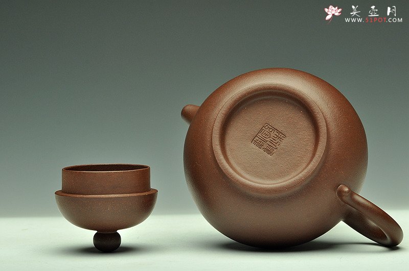 紫砂壶图片：传统实用 做工精致 极品陈腐老紫泥 全手高帽壶 - 宜兴紫砂壶网