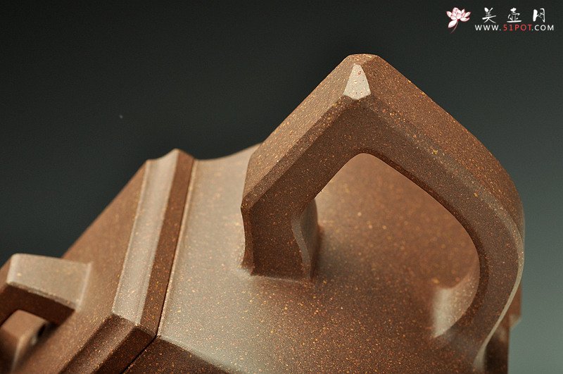 紫砂壶图片：厚重大气  全手琮鼎四方 - 宜兴紫砂壶网