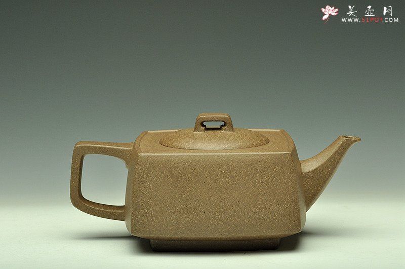 紫砂壶图片：方圆之精妙 优质青段 挺拔刚正 全手精工砂四方 经典代表作 - 宜兴紫砂壶网