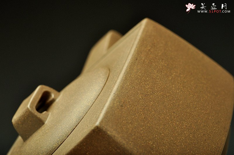 紫砂壶图片：方圆之精妙 优质青段 挺拔刚正 全手精工砂四方 经典代表作 - 宜兴紫砂壶网