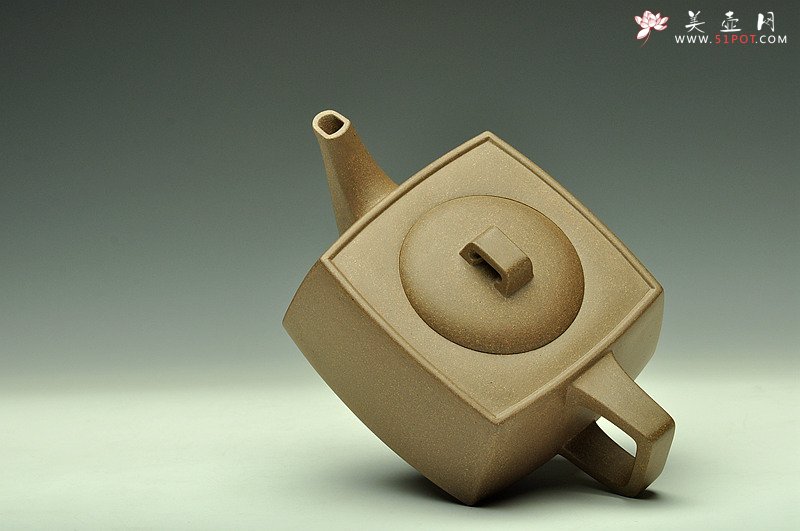 紫砂壶图片：方圆之精妙 优质青段 挺拔刚正 全手精工砂四方 经典代表作 - 宜兴紫砂壶网