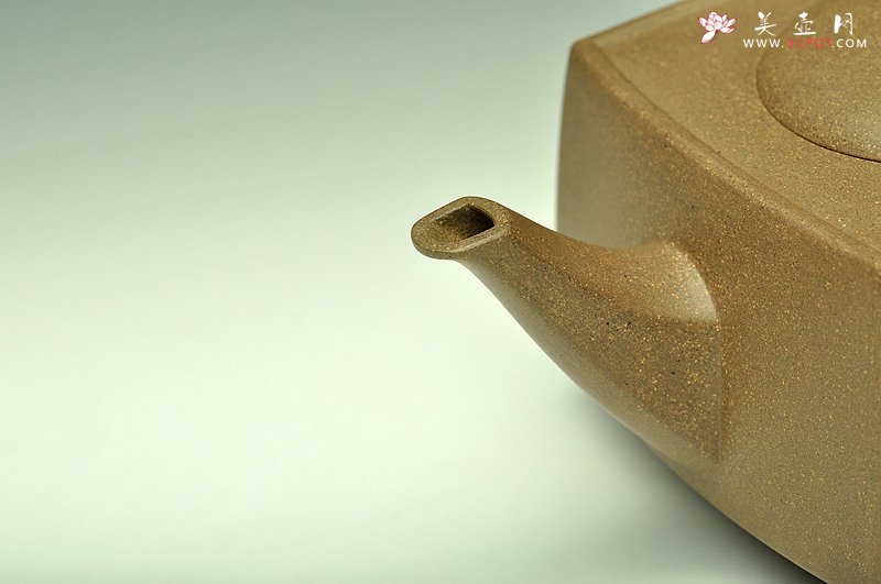 紫砂壶图片：方圆之精妙 优质青段 挺拔刚正 全手精工砂四方 经典代表作 - 宜兴紫砂壶网