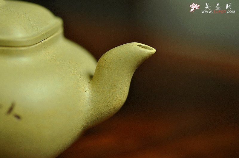 紫砂壶图片：文气小壶 器形端庄周正 本绿小传炉 - 宜兴紫砂壶网