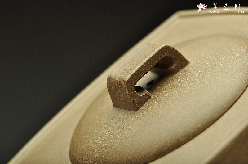 紫砂壶图片：方圆之精妙 优质青段 挺拔刚正 全手精工砂四方 经典代表作 - 宜兴紫砂壶网