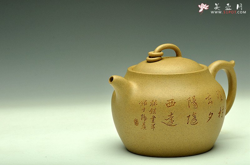 紫砂壶图片：文气作品  线条含蓄流畅 全手虚极 - 宜兴紫砂壶网