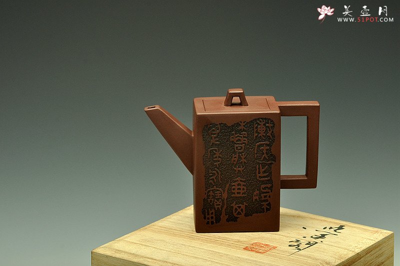 紫砂壶图片：刚正挺拔 金石古韵 文雅耐品~ 全手砖方 - 宜兴紫砂壶网