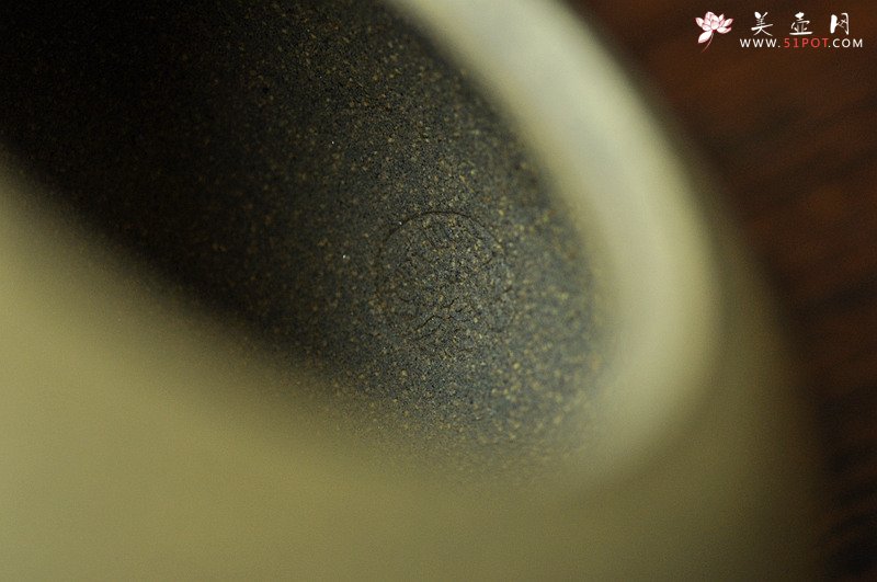 紫砂壶图片：精灵清雅 线条流畅  全手文气茄瓜 普洱利器 - 宜兴紫砂壶网