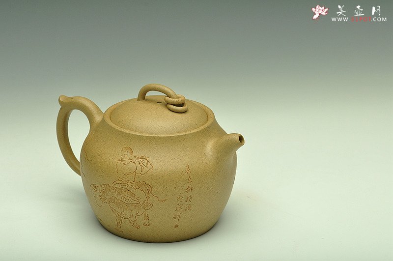 紫砂壶图片：文气作品  线条含蓄流畅 全手虚极 - 宜兴紫砂壶网