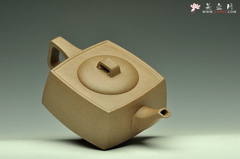 紫砂壶图片：方圆之精妙 优质青段 挺拔刚正 全手精工砂四方 经典代表作 - 宜兴紫砂壶网