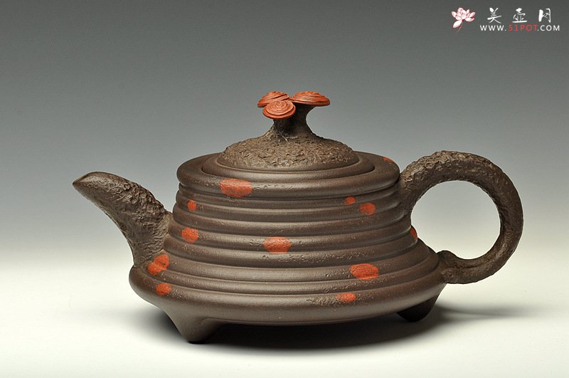 紫砂壶图片：花货实力派孙伟强作品  徐汉棠风格之福寿延年 灵芝壶 雄厚蕴古 - 宜兴紫砂壶网