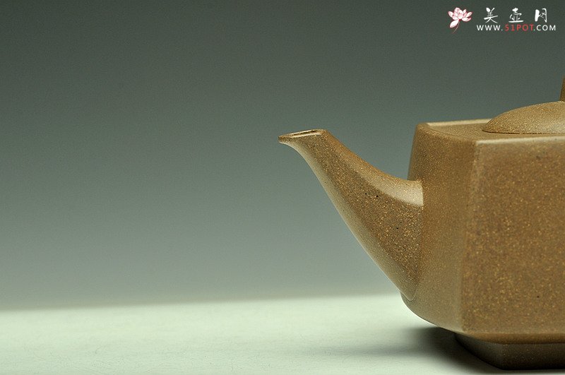 紫砂壶图片：方圆之精妙 优质青段 挺拔刚正 全手精工砂四方 经典代表作 - 宜兴紫砂壶网