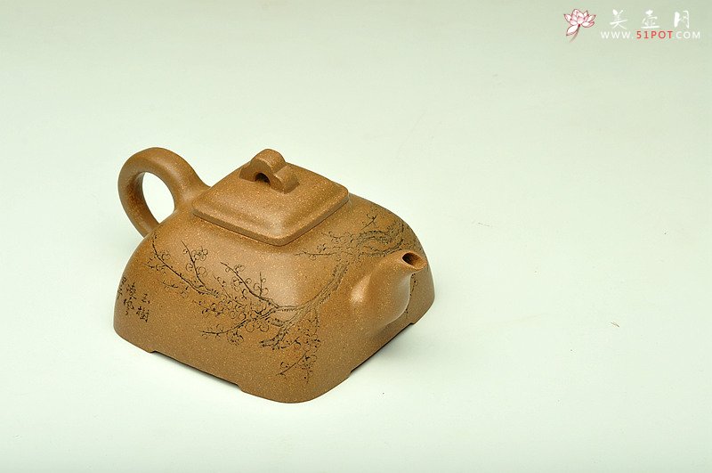 紫砂壶图片：老味纵横 2014全手工大赛一等奖袁德波装饰 全手孤棱 通转梅花 - 宜兴紫砂壶网