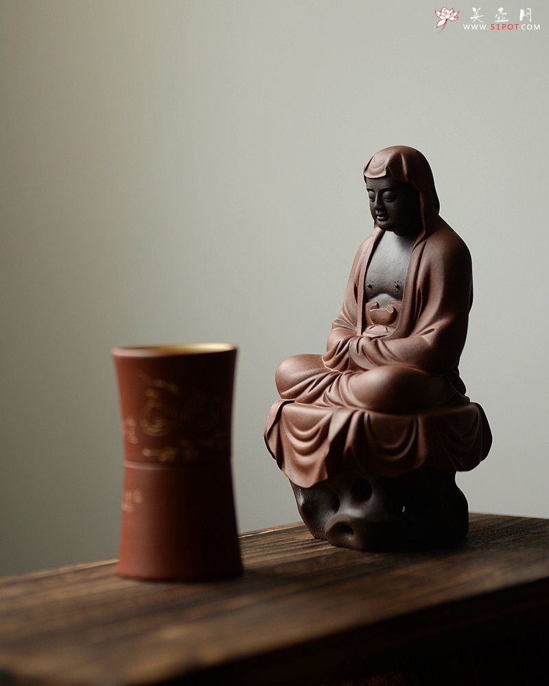 紫砂壶图片：段泥做底粉朱泥浆 老味俱显  达摩杯与对茗杯 - 宜兴紫砂壶网