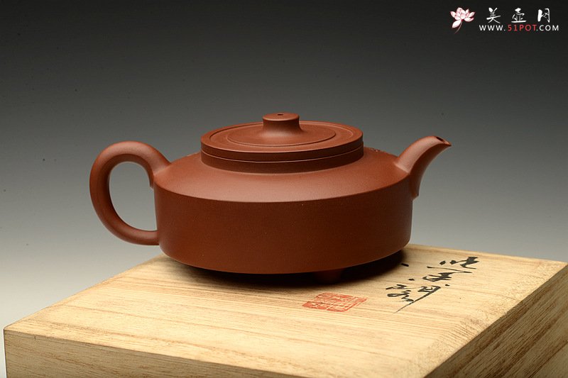 紫砂壶图片：清时其味 玉成窑遗韵 曲峰最新作品~ 三足周盘  - 宜兴紫砂壶网