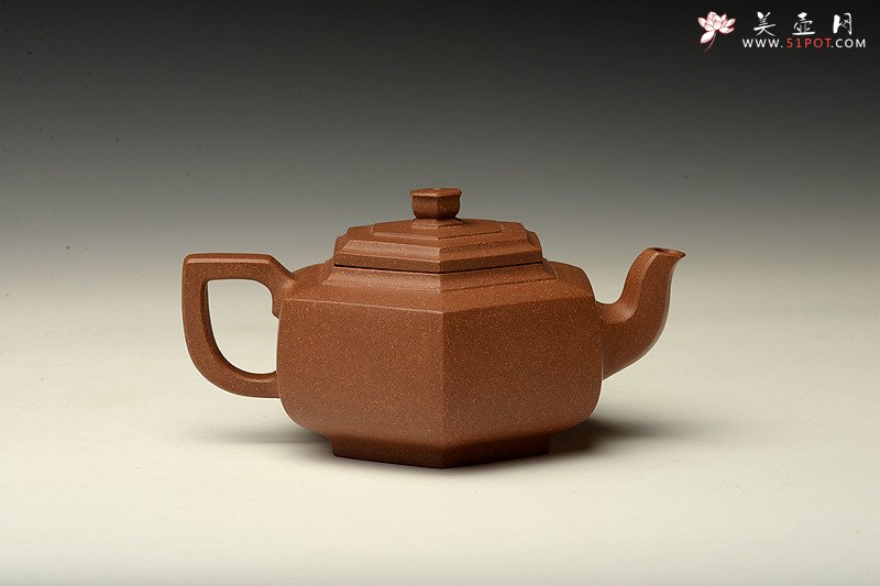 紫砂壶图片：方圆之精妙 何卫枫新品 挺拔流畅 全手中雪华 - 宜兴紫砂壶网