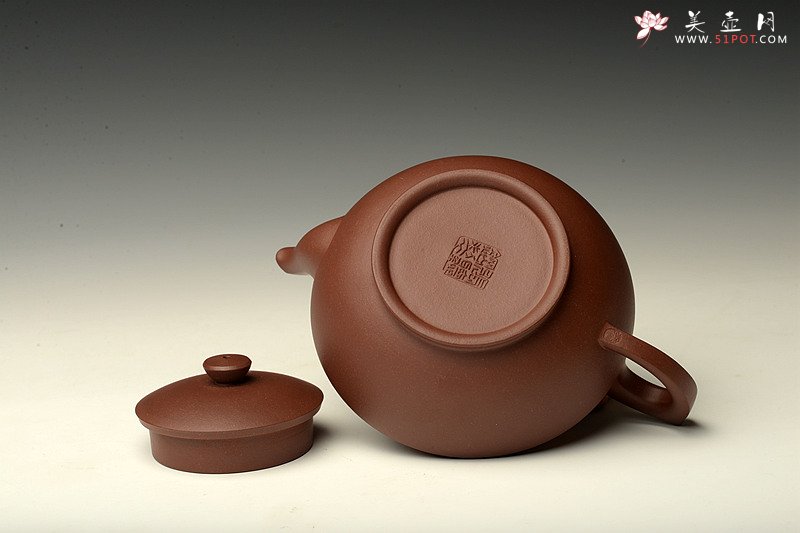 紫砂壶图片：古韵悠悠 紫泥全手汉云 做工精致 张听刚精心装饰 - 宜兴紫砂壶网