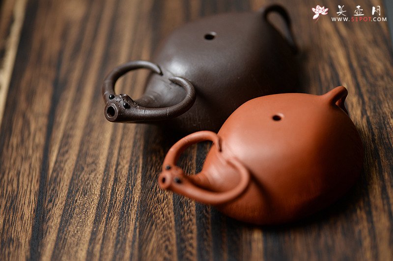 紫砂壶图片：施奇华最新文房水滴 好玩的茶宠 ~一对水牛o(∩_∩)o  - 宜兴紫砂壶网