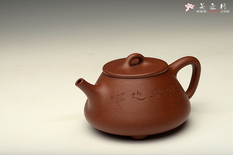 紫砂壶图片：张力十足 陆轶舟装饰 全手平盖石瓢 - 宜兴紫砂壶网