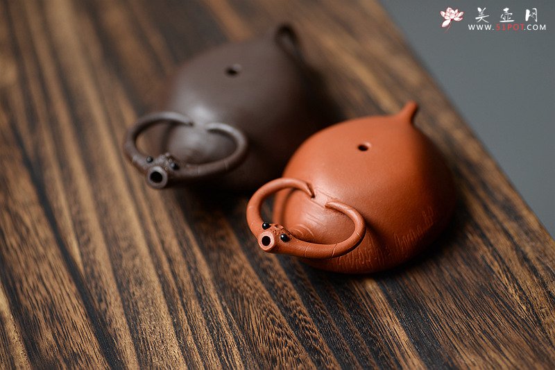 紫砂壶图片：施奇华最新文房水滴 好玩的茶宠 ~一对水牛o(∩_∩)o  - 宜兴紫砂壶网