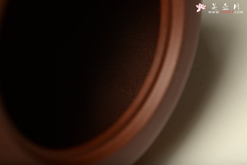 紫砂壶图片：古韵悠悠 紫泥全手汉云 做工精致 张听刚精心装饰 - 宜兴紫砂壶网