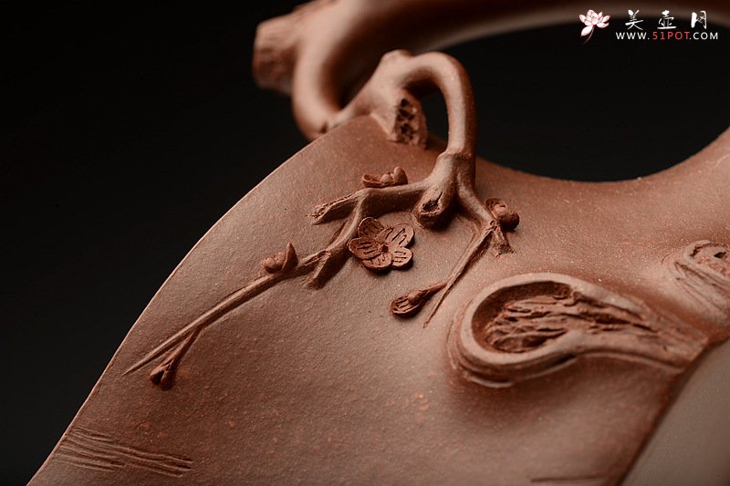 紫砂壶图片：傲梅斗雪 苍老遒劲 全手铁骨寒梅 经典作品  - 宜兴紫砂壶网