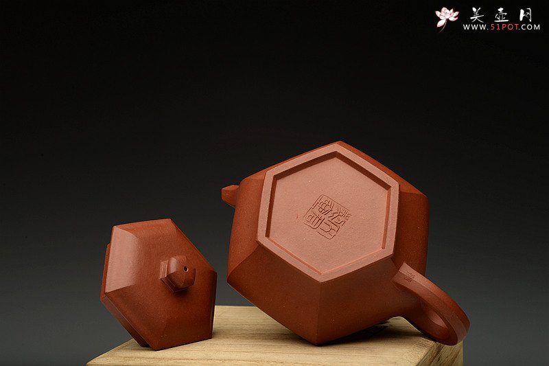 紫砂壶图片：温润如玉  全手六方水扁 线条流畅  - 宜兴紫砂壶网