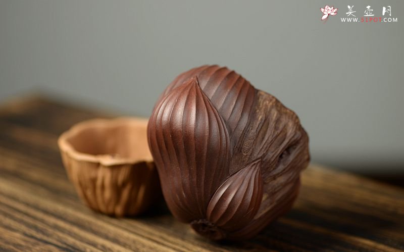 紫砂壶图片：美壶特惠 文雅茶宠 全手工精制  经典莲蓬 - 宜兴紫砂壶网