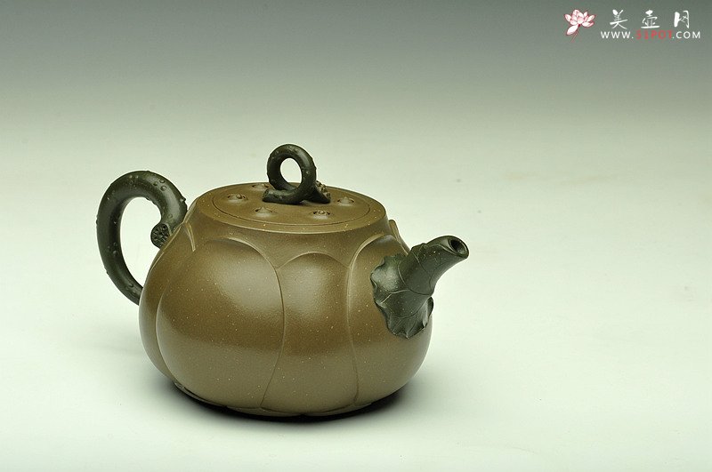 紫砂壶图片：原创作品孙伟强张新亚合作 灵秀俊美    典雅大气 - 宜兴紫砂壶网