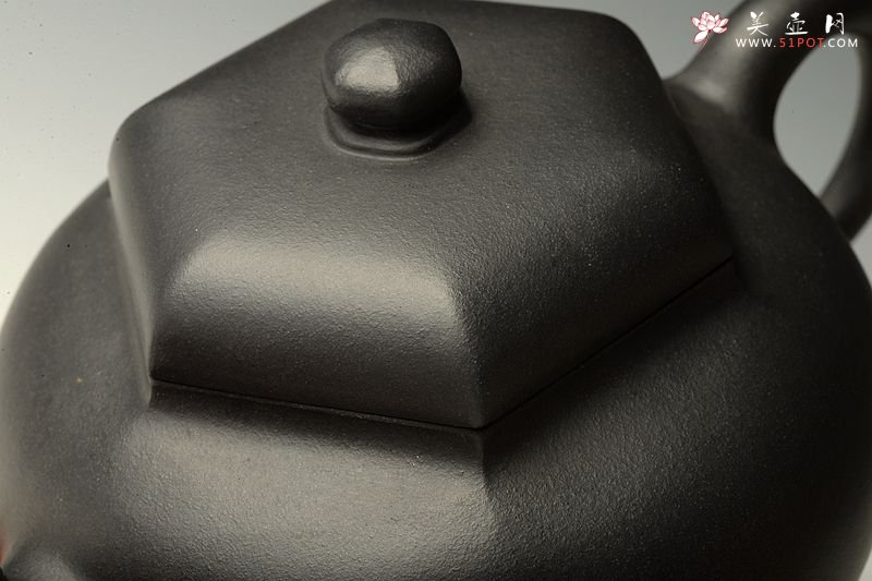 紫砂壶图片：潘小东新作 端庄秀丽 随方就圆 全手六方鼓腹 难度大~捂灰 - 宜兴紫砂壶网