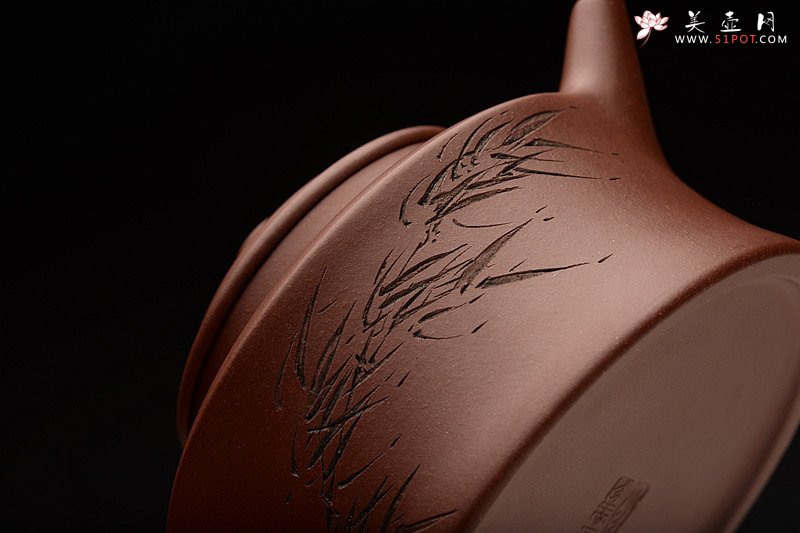 紫砂壶图片：强强联合 曲峰经典作品  全手玉龙禅锺 陆轶舟装饰 - 宜兴紫砂壶网