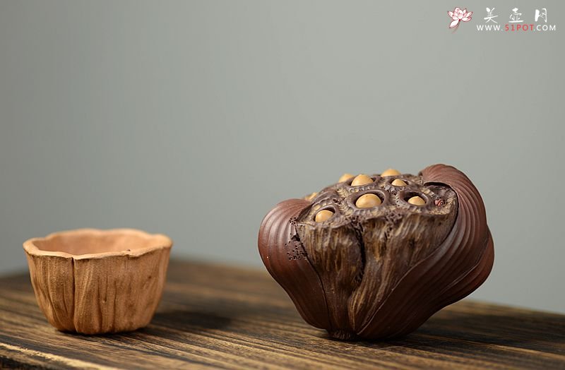 紫砂壶图片：美壶特惠 文雅茶宠 全手工精制  经典莲蓬 - 宜兴紫砂壶网