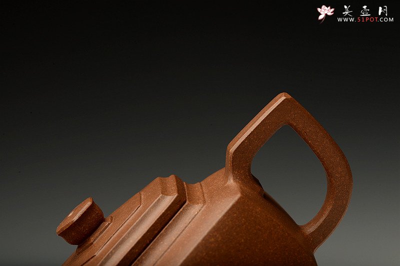 紫砂壶图片：方圆之精妙 何卫枫新品 挺拔流畅 全手中雪华 - 宜兴紫砂壶网