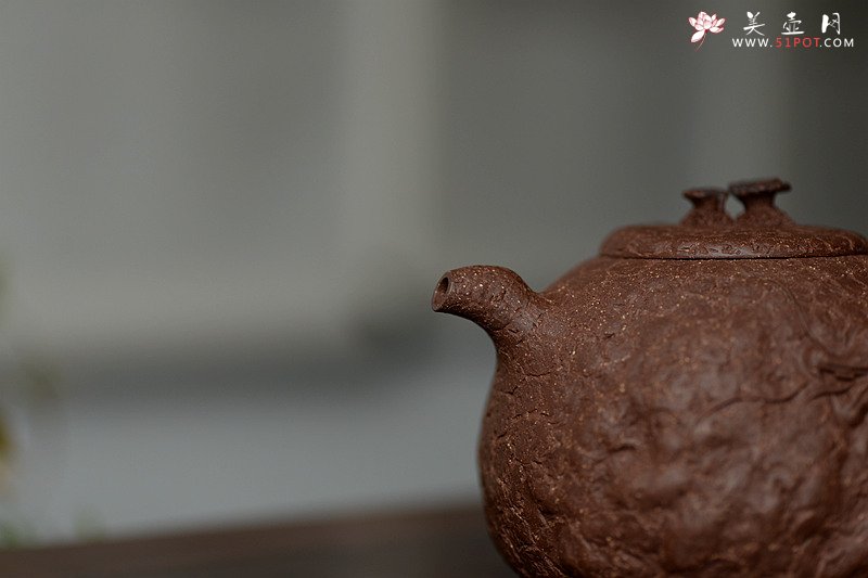 紫砂壶图片：古拙大气  全手游龙龚春 谢多莲最新作品 - 宜兴紫砂壶网