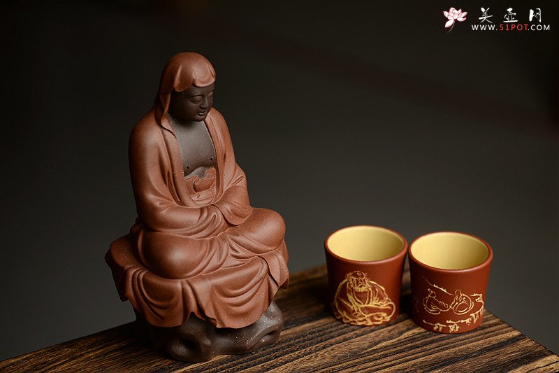 紫砂壶图片：段泥做底粉朱泥浆 老味俱显  达摩杯与对茗杯 - 宜兴紫砂壶网