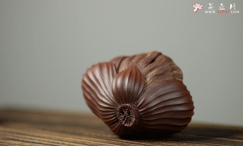 紫砂壶图片：美壶特惠 文雅茶宠 全手工精制  经典莲蓬 - 宜兴紫砂壶网