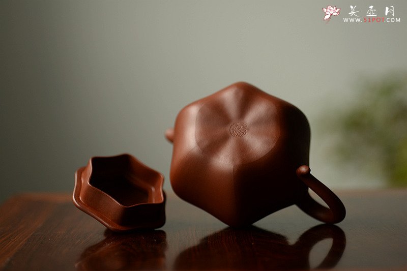 紫砂壶图片：许学军老师新品 气度不凡 全手六角莲子 - 宜兴紫砂壶网