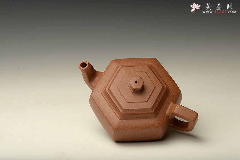 紫砂壶图片：方圆之精妙 何卫枫新品 挺拔流畅 全手中雪华 - 宜兴紫砂壶网