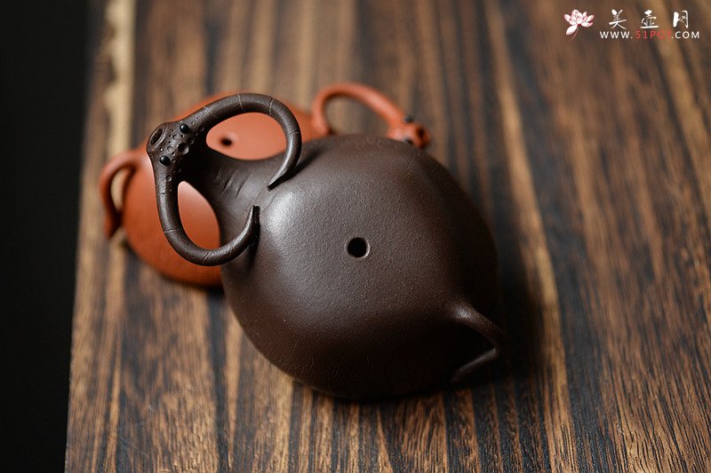 紫砂壶图片：施奇华最新文房水滴 好玩的茶宠 ~一对水牛o(∩_∩)o  - 宜兴紫砂壶网