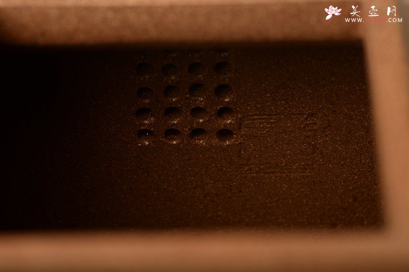 紫砂壶图片：精品老段 古韵十足 挺拔刚劲 全手镶片 中正壶 - 宜兴紫砂壶网