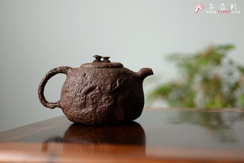 紫砂壶图片：古拙大气  全手游龙龚春 谢多莲最新作品 - 宜兴紫砂壶网